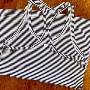 Lululemon women’s tank size 6